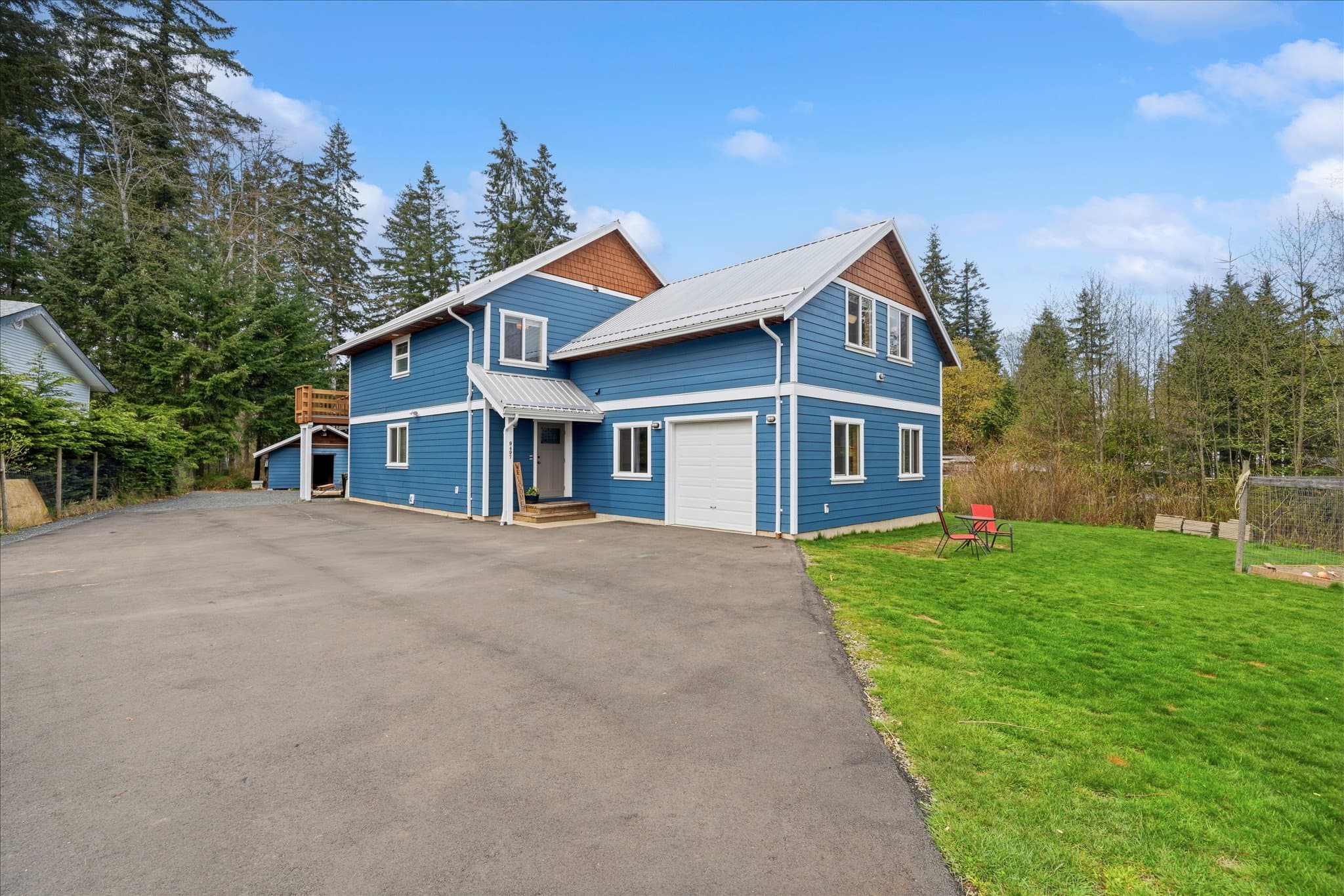 Exterior real estate photography in Black Creek, BC